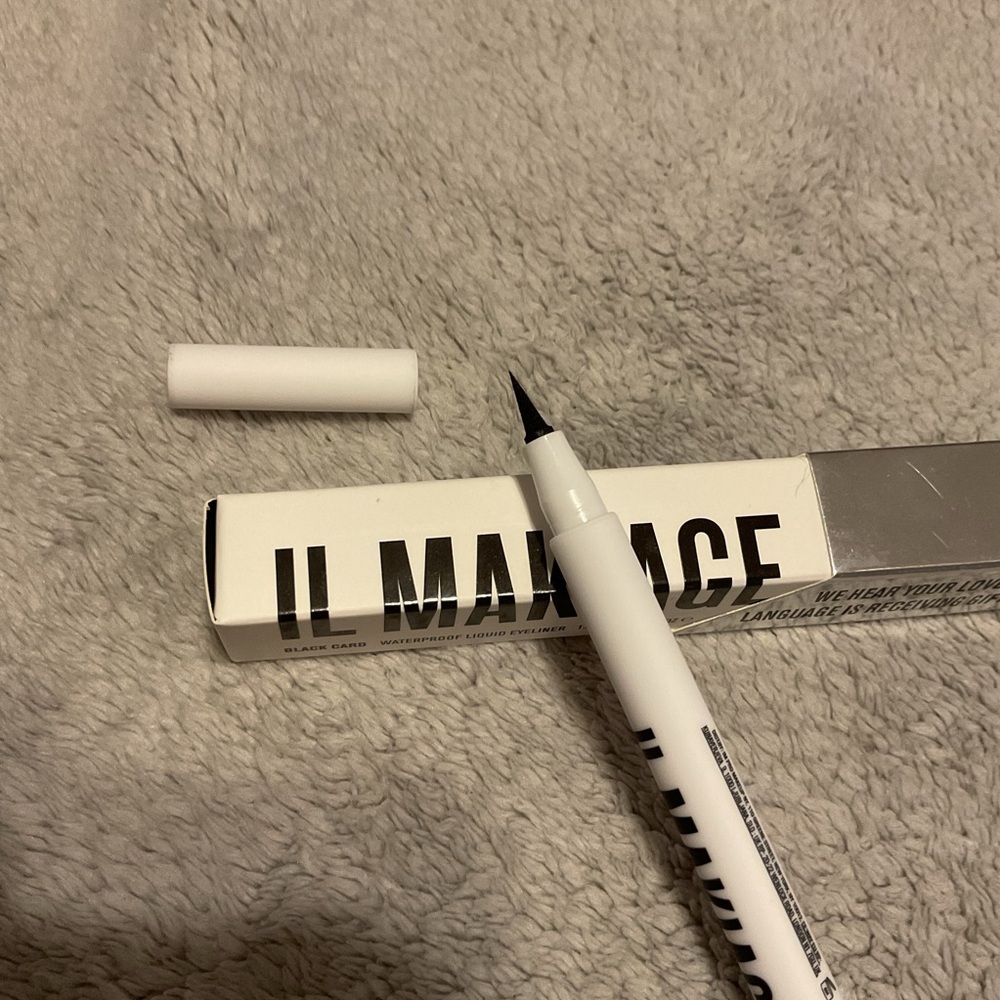 IL MAKIAGE Black Card Waterproof Liquid Eyeliner - Picture 4 of 5